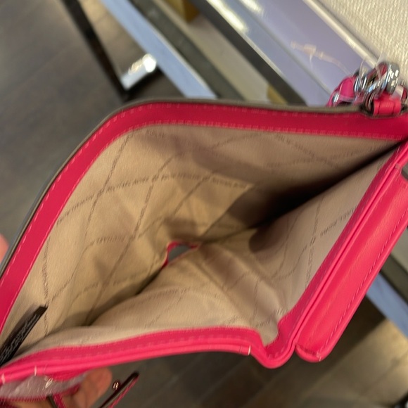 MICHAEL KORS
Jet Set Large Logo Signature Double-Zip Wristlet-Wallet-Phone Case - Picture 12 of 16